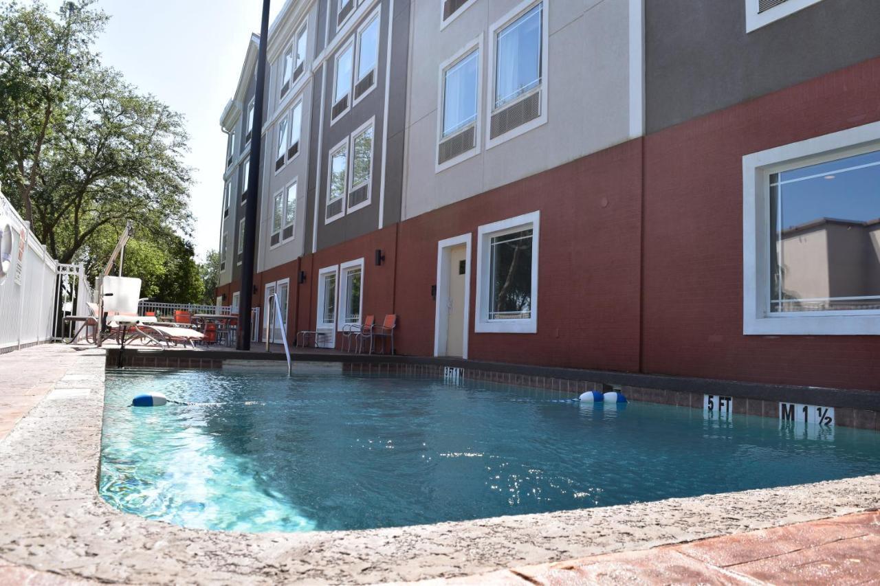 Holiday Inn Express Venice By Ihg Exterior photo